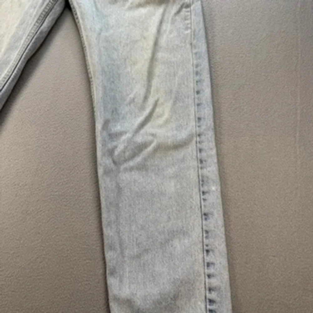 VTG Levis 550 Jeans Relaxed Fit 32x32 (FIT 31x31) Distressed Light Wash 90s USA